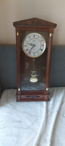 Wanduhr mit pendel - mit,