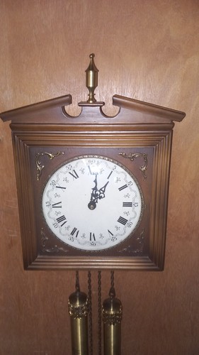 Alte mechanische wanduhr - wanduhr, /