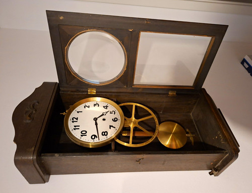 Antike wanduhr mit - antike, pendel