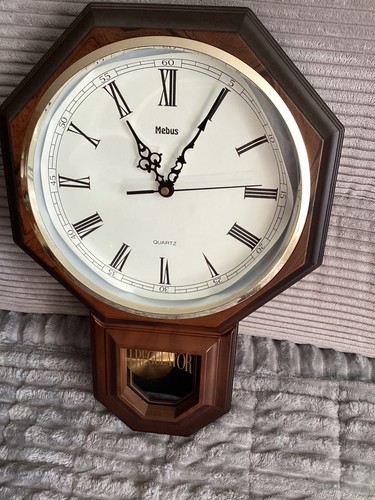 Alte wanduhr mit pendel - mit,